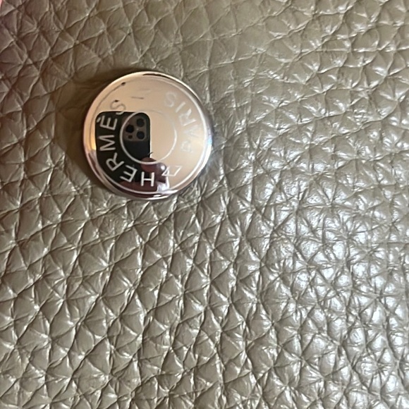 Hermes soft leather nice stench no damage gray color - Picture 11 of 13
